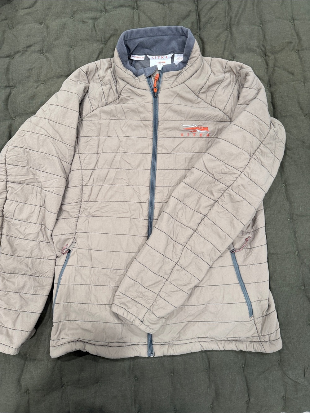 Sitka Women's Lightweight Packable Puffer Jacket in Light Taupe